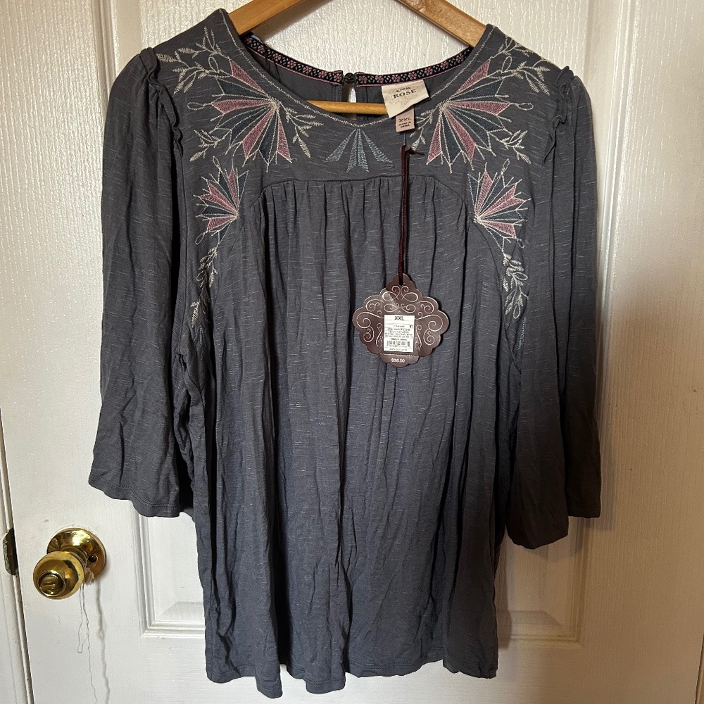 NWT Women's mid-sleeved T-shirt